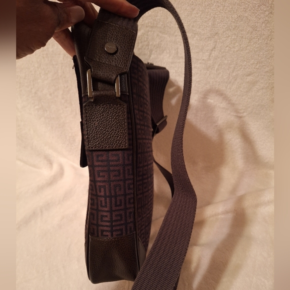 Givenchy Crossbody Unisex - Picture 6 of 14